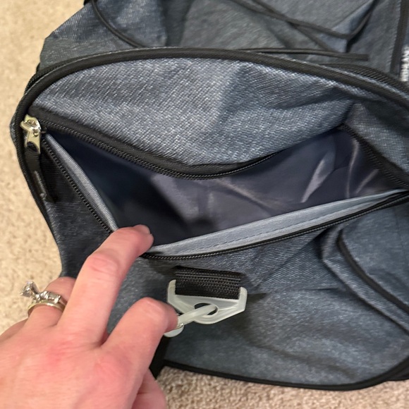 Gray Men's Duffel Bag - Everyday Travel & Gym Carry - Picture 7 of 11